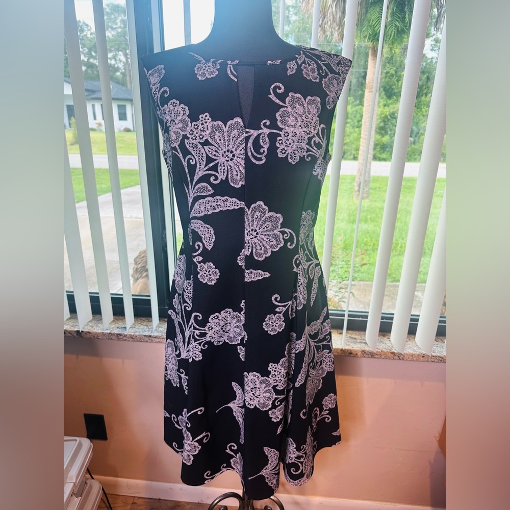 London Times Black and White Floral A-Line Dress Size 10